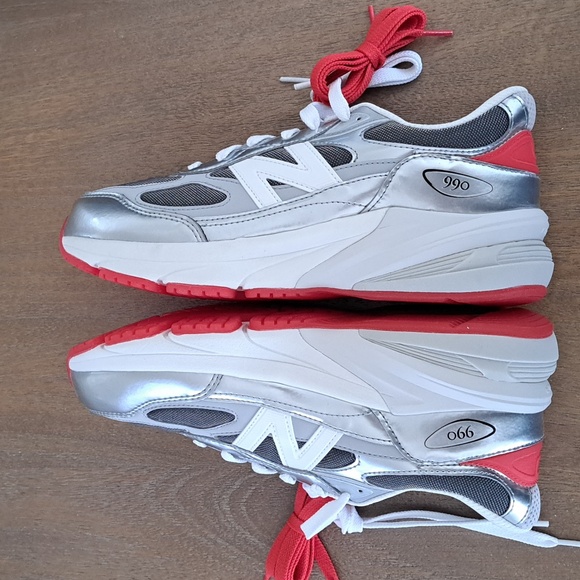 New Balance Kids 990v6 Sneaker - Color: Siver/Grey/Red - Size: Kids 7 - Picture 7 of 9